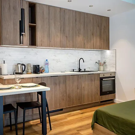 Modern With Balcony Near Center By Flat Manаger 바르나