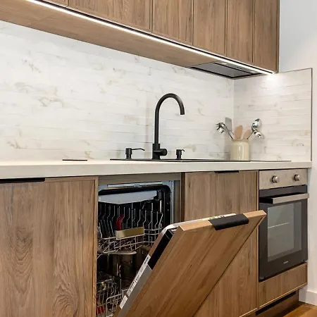 Modern With Balcony Near Center By Flat Manаger 바르나