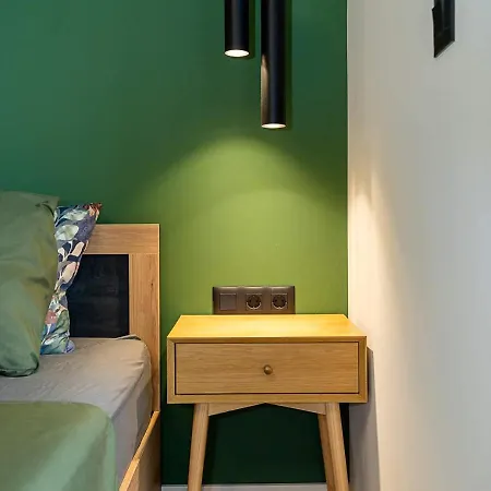 아파트 Modern With Balcony Near Center By Flat Manаger